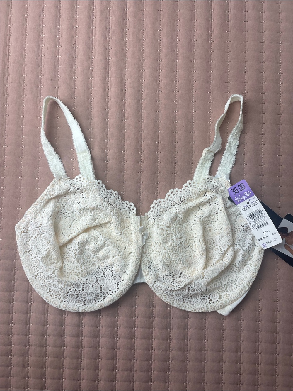 VTG Vanity Fair Cream Lace Unlined Underwire Bra 36DD